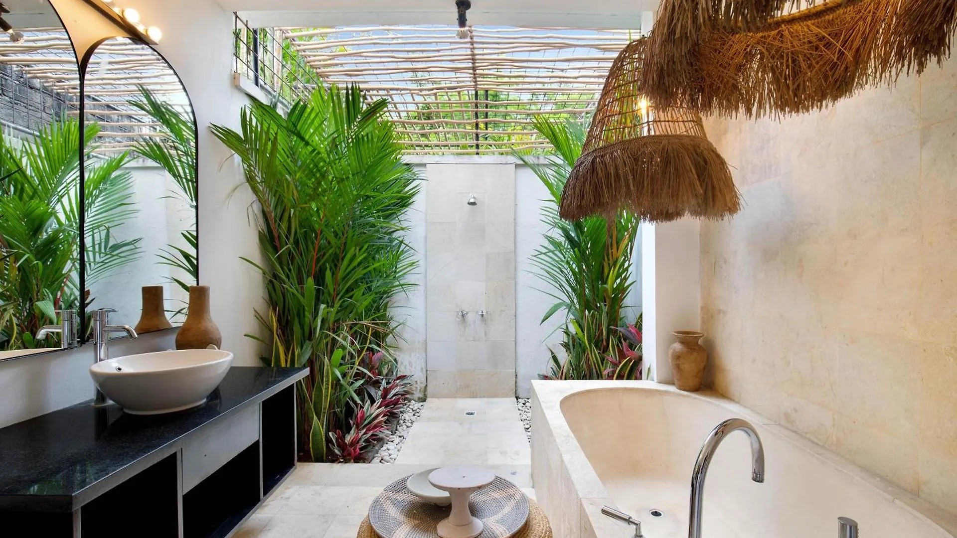 Villa Canggu Berawa 5 Bedrooms With Private Pool Indonesia